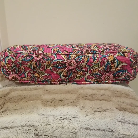 ✨HOST PICK✨ VERA BRADLEY” PINK FLORAL MESSENGER BAG WITH ADJUSTABLE STRAP. - Picture 8 of 10
